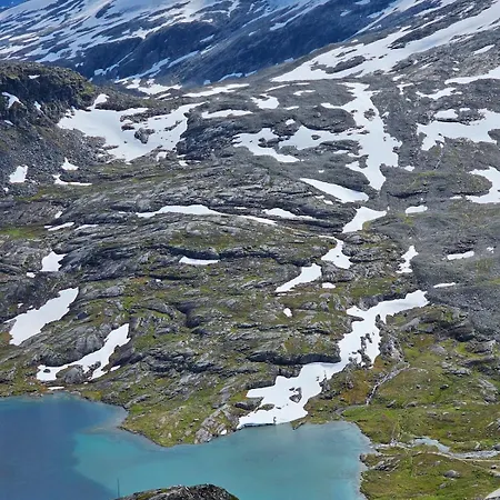 Quiet Valley Tomrefjord * Vestnes